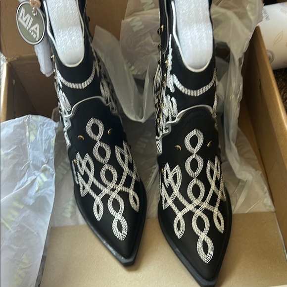 MIA Black Boots with White Embroidery - Picture 2 of 12